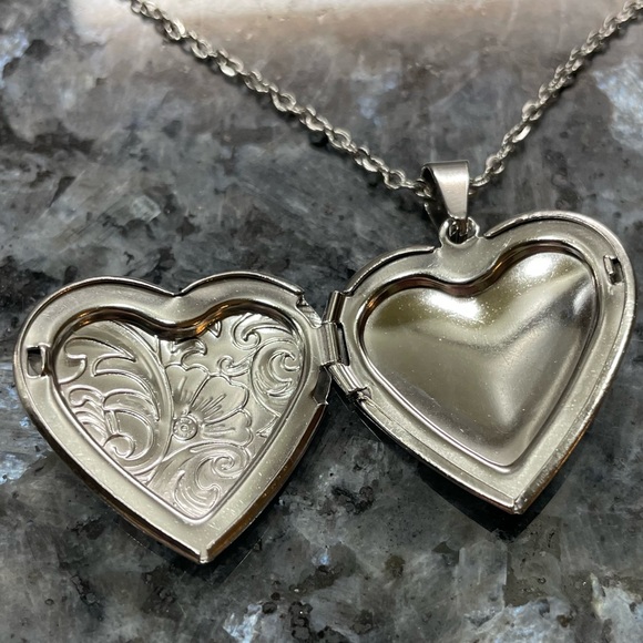 Jewelry - 2/$29 or 3/$39 NWOT Silver filigree heart locket with space for pictures